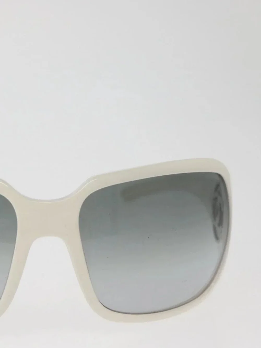 CHANEL Sunglasses plastic White CC Auth 162589